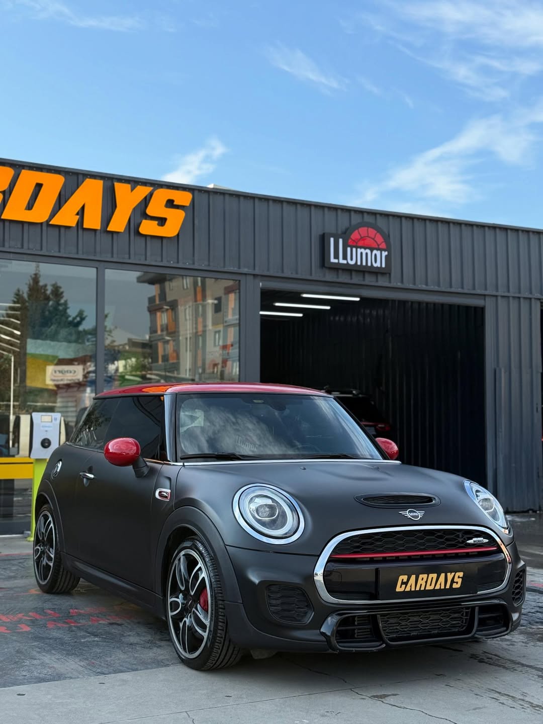 İstanbul Üsküdar Llumar Cam Filmi Merkezi: Cardays ile Konforlu Sürüşler